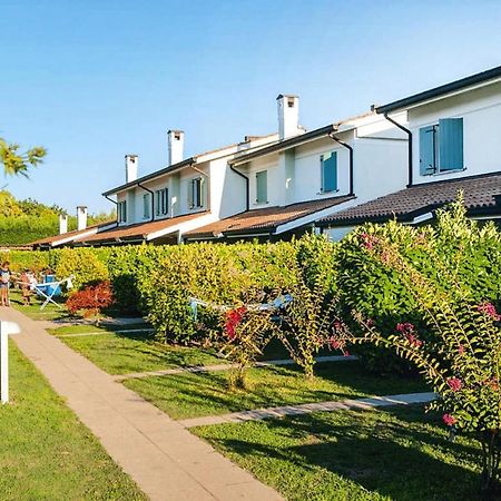 Terraced House In The Ca' Del Pino Holiday Complex With Communal Pool In Bibione Exterior photo