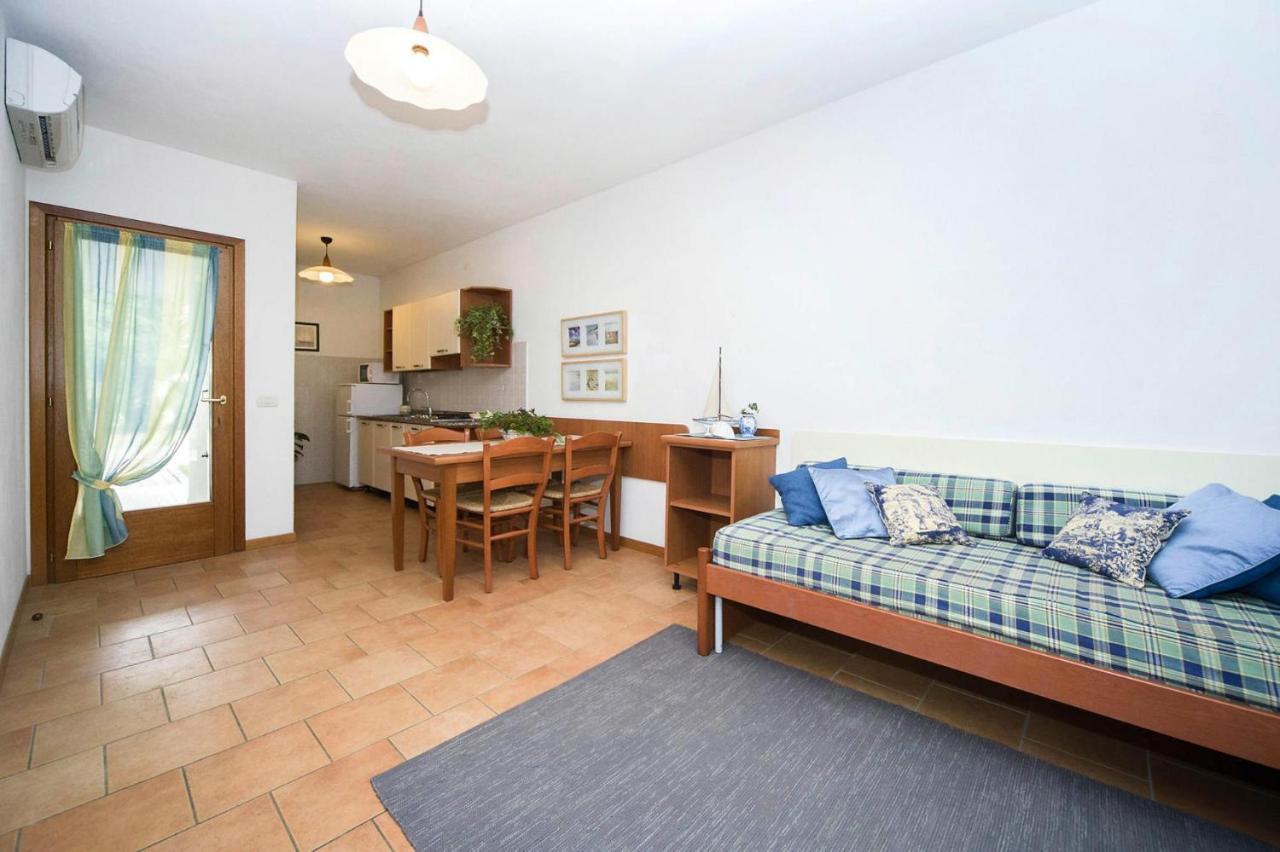 Terraced House In The Ca' Del Pino Holiday Complex With Communal Pool In Bibione Exterior photo