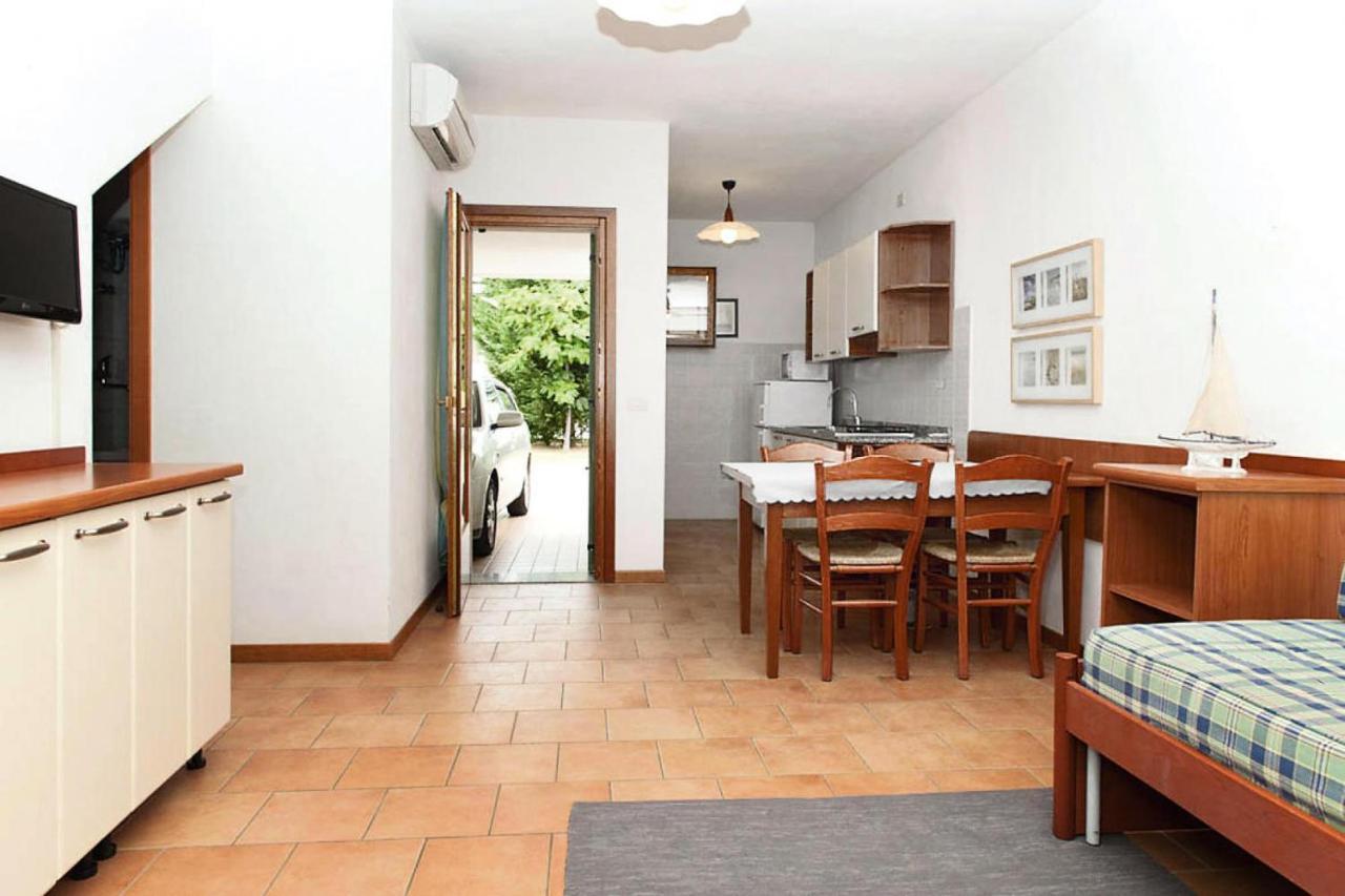 Terraced House In The Ca' Del Pino Holiday Complex With Communal Pool In Bibione Exterior photo
